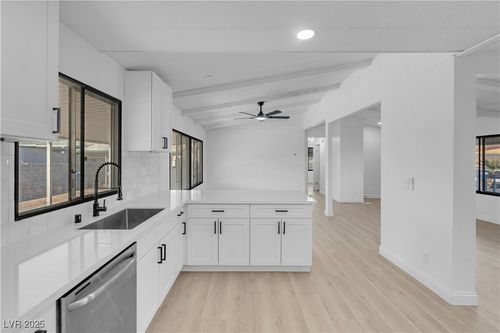 3421 Ewa Beach Dr, Las Vegas, NV, 89122-3948 | Card Image