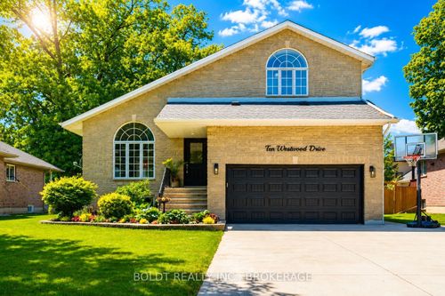 10 Westwood Dr, Port Colborne, ON, L3K6B8 | Card Image