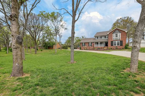 155 Bluegrass Dr, Hendersonville, TN, 37075-2751 | Card Image