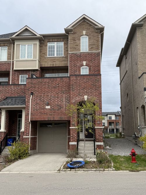 221 Harding Park St, Newmarket, ON, L3Y0E3 | Card Image