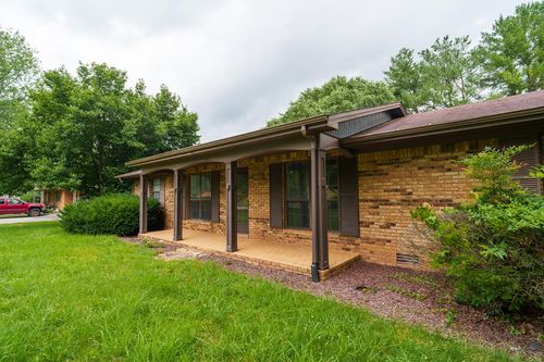 405 Dogleg Dr, Livingston, TN, 38570-2102 | Card Image