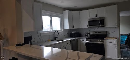 19 Kent Dr, Shirley, NY, 11967-4209 | Card Image