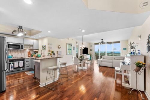 301-2650 Lake Shore Dr, RIVIERA BEACH, FL, 33404-4604 | Card Image