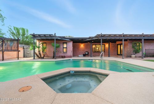 8470 E Crestridge Dr, Tucson, AZ, 85750-2453 | Card Image