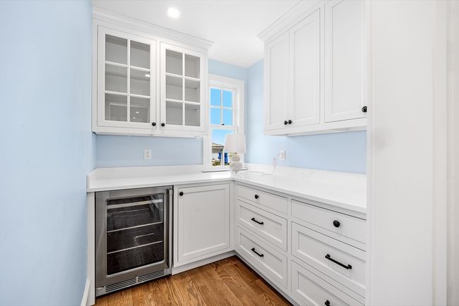 22 Marion St, House other with 4 bedrooms, 5 bathrooms and 4 parking in Hingham MA | Image 12