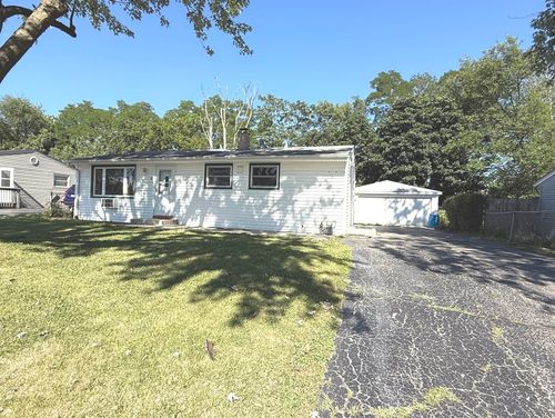 15 Alameda Drive, Carpentersville, IL, 60110 | Card Image