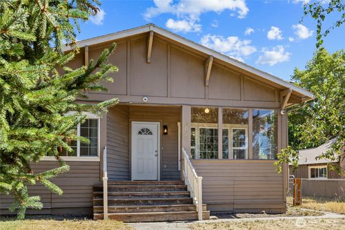 402 S Pearl St, Ellensburg, WA, 98926-3688 | Card Image
