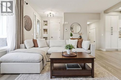 512 River Ave, Cochrane, AB, T4C3B8 | Card Image