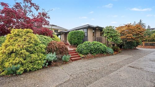 10680 Marine View Dr Sw, Seattle, WA, 98146-1614 | Card Image