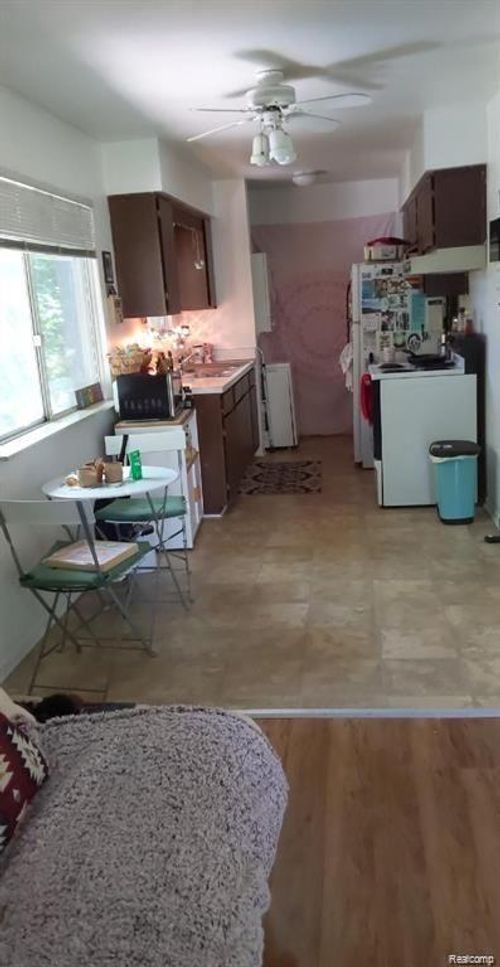 230 1st St, Rochester, MI, 48307-2661 | Card Image