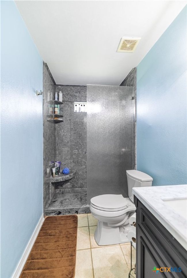 guest bath | Image 16