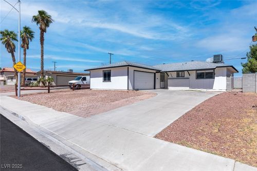 6224 Fargo Ave, Las Vegas, NV, 89107-1322 | Card Image