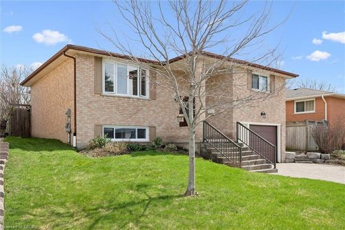 602 Fern Road, Waterloo, ON, N2V1G5 | Card Image