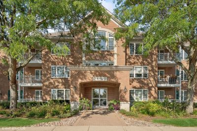 109 - 2660 Summit Drive, Condo with 3 bedrooms, 2 bathrooms and 2 parking in Glenview IL | Image 1