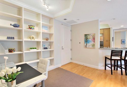 2008-701 S Olive Ave, West Palm Beach, FL, 33401-6104 | Card Image