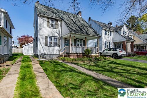 1617 Cloverleaf St, Bethlehem, PA, 18017-5132 | Card Image