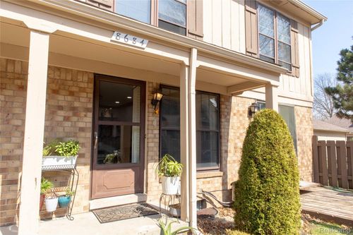 14-8684 Edgewater Ln, Warren, MI, 48093-1605 | Card Image