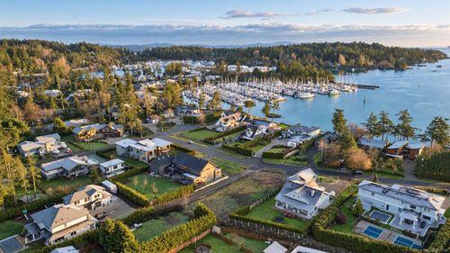 10724 Bayfield Rd, North Saanich, BC, V8L5S7 | Card Image
