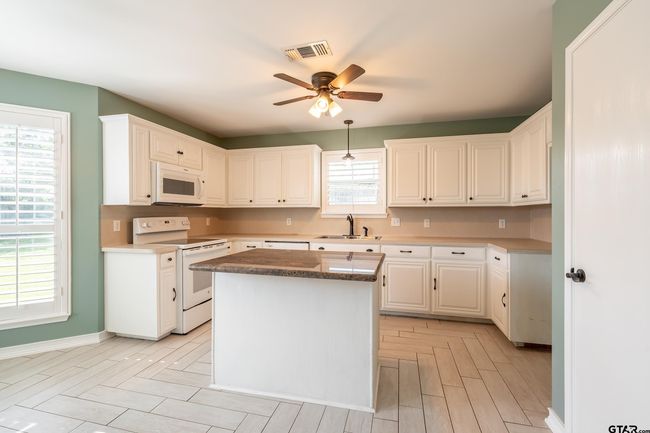 5709 Mustang Trl, House other with 4 bedrooms, 2 bathrooms and null parking in Tyler TX | Image 7