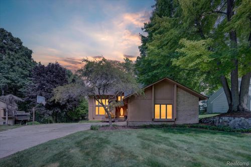 5954 Snow Apple Dr, Clarkston, MI, 48346-3045 | Card Image