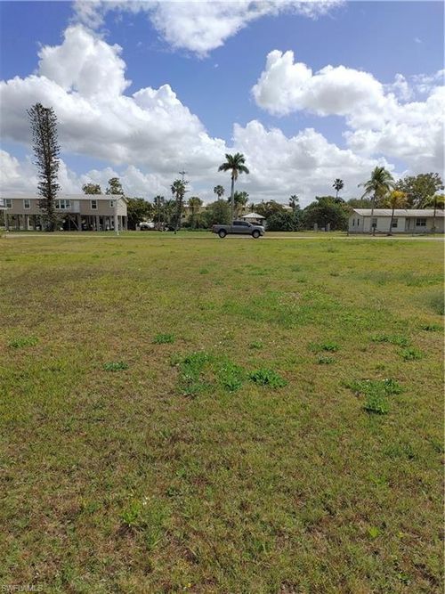 306 Storter Ave S, EVERGLADES CITY, FL, 34139 | Card Image