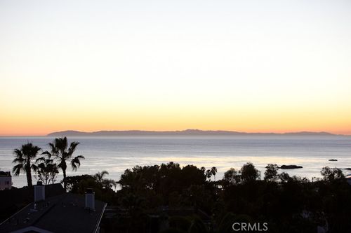 c-464 Bent St, Laguna Beach, CA, 92651 | Card Image