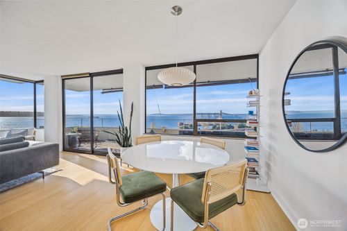 unit-402-521 5th Ave W, Seattle, WA, 98119-3939 | Card Image