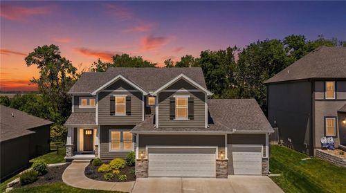 2362 River Trail Rd, Lee's Summit, MO, 64082-7804 | Card Image