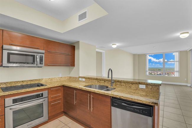 APT-1903S - 2681 N Flamingo Rd, Condo with 2 bedrooms, 2 bathrooms and null parking in Sunrise FL | Image 8