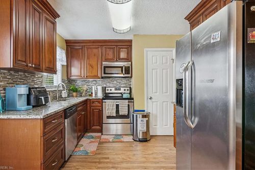 1640 Old Buckroe Rd, Hampton, VA, 23664-1530 | Card Image