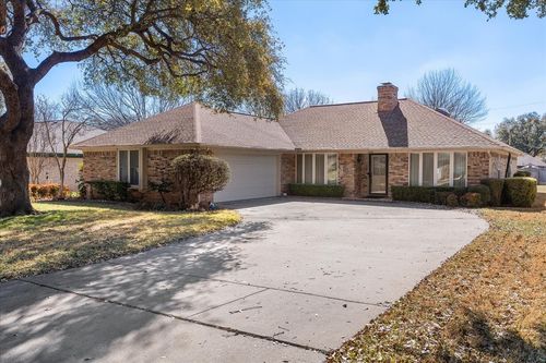 6728 Riviera Dr, North Richland Hills, TX, 76180-8120 | Card Image