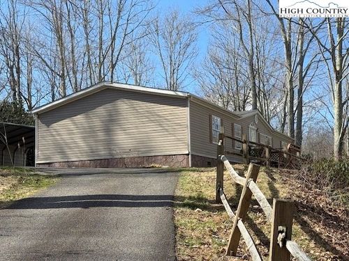 68 Rhoneys View Rd, Newland, NC, 28657-7918 | Card Image