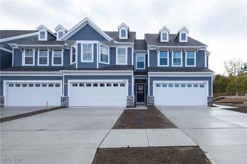 950-4 Memory Ln, Aurora, OH, 44202-8911 | Card Image