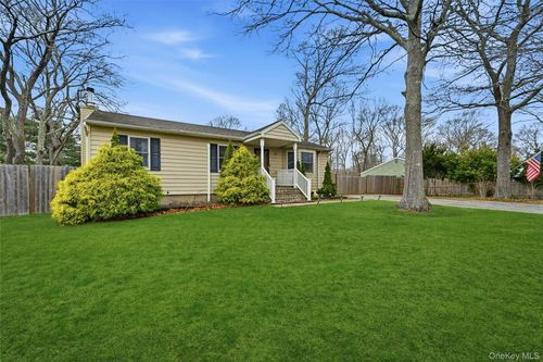 12 Wilson Ave, East Moriches, NY, 11940-1139 | Card Image