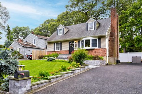 31 Circle Dr, E Northport, NY, 11731-1209 | Card Image