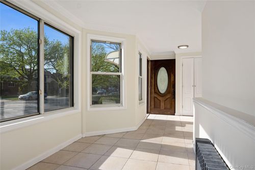 73-33 188th St, Fresh Meadows, NY, 11366 | Card Image