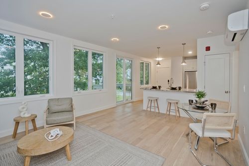2-b-107 Williams Street, Northampton, MA, 01060 | Card Image