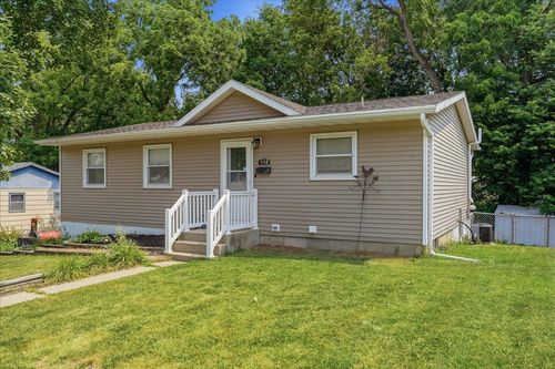 1118 Elm Pl, Dixon, IL, 61021-4115 | Card Image
