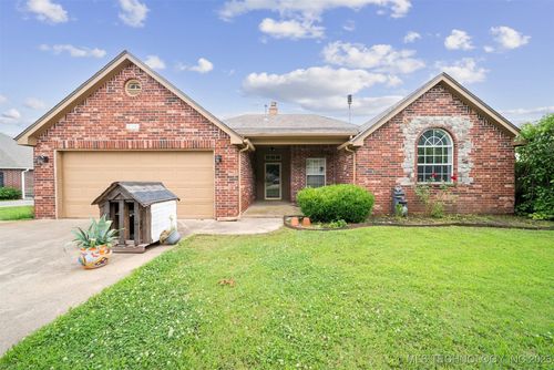 8140 Silverado Rd, Claremore, OK, 74019-7517 | Card Image