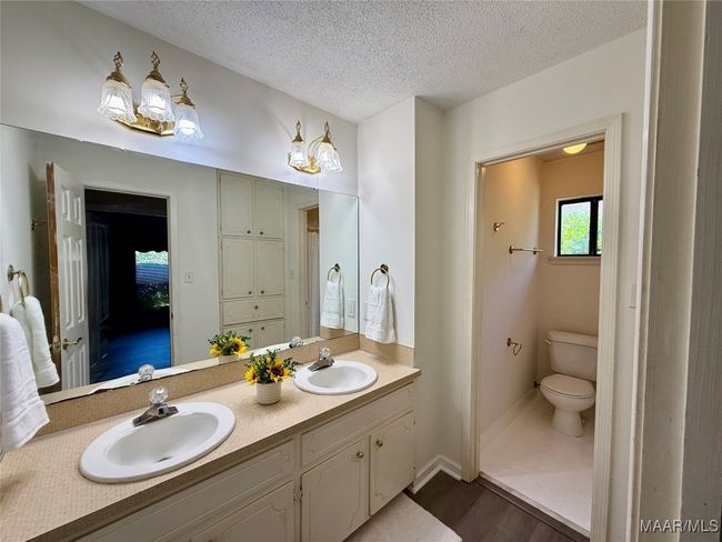 Hall bathroom | Image 37