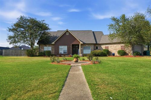 1670 N Woodland Forrest Dr, Lake Charles, LA, 70611-3744 | Card Image