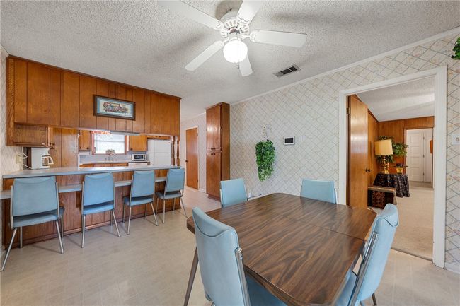 524 E Avenue D, House other with 4 bedrooms, 4 bathrooms and 2 parking in Rosebud TX | Image 4