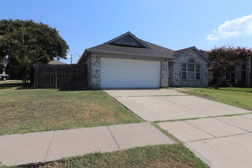 5201 Highbank Dr, Arlington, TX, 76018-4923 | Card Image