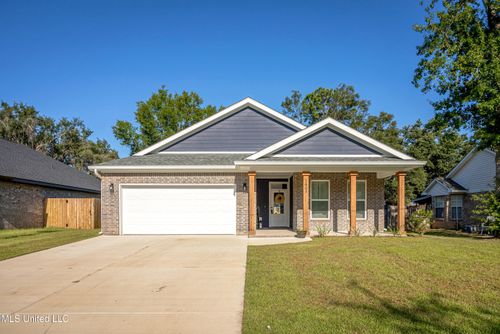 1605 S 9th St, Ocean Springs, MS, 39564-7305 | Card Image