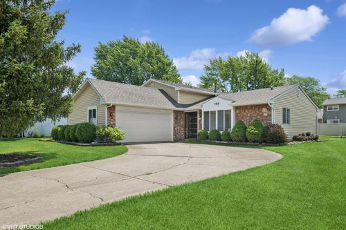 795 Hunter Dr, Roselle, IL, 60172-1805 | Card Image