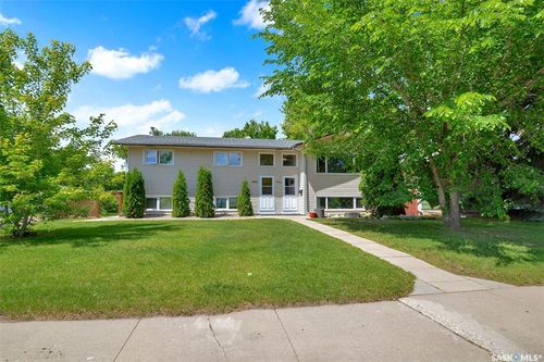 1882 Easthill, Saskatoon, SK, S7J3C3 | Card Image