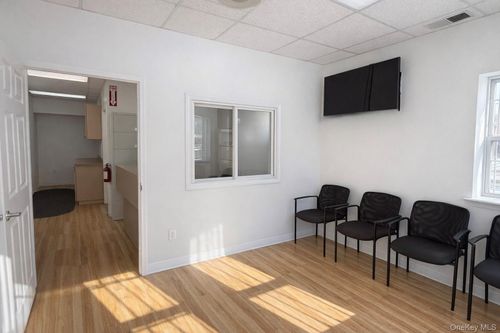 1619 Pelham Pkwy N, Bronx, NY, 10469-6416 | Card Image