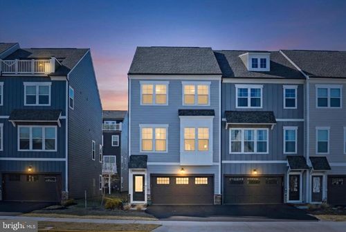 18351 Moss Garden Rd, DUMFRIES, VA, 22026-2892 | Card Image