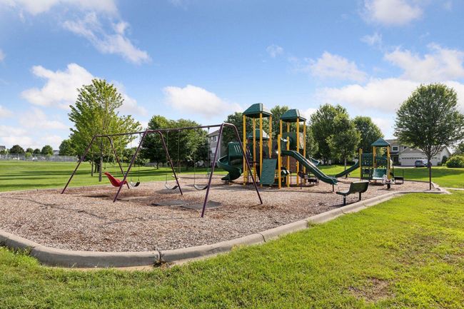 The park has tennis courts, basketball and a play area for the younger kids | Image 33