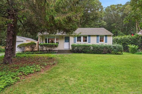 115 W Cove Rd, Cutchogue, NY, 11935-2790 | Card Image